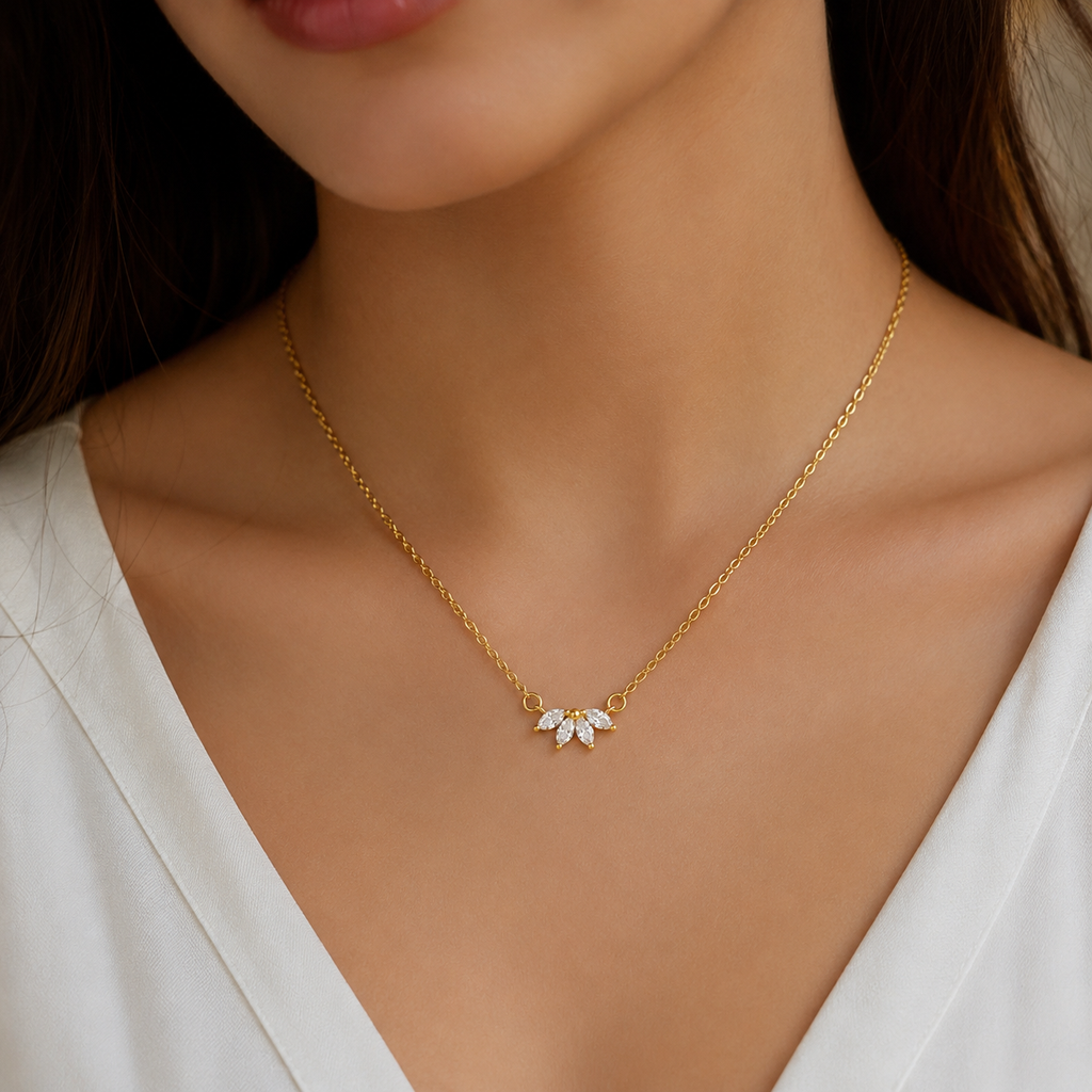 Lune Fleur Necklace